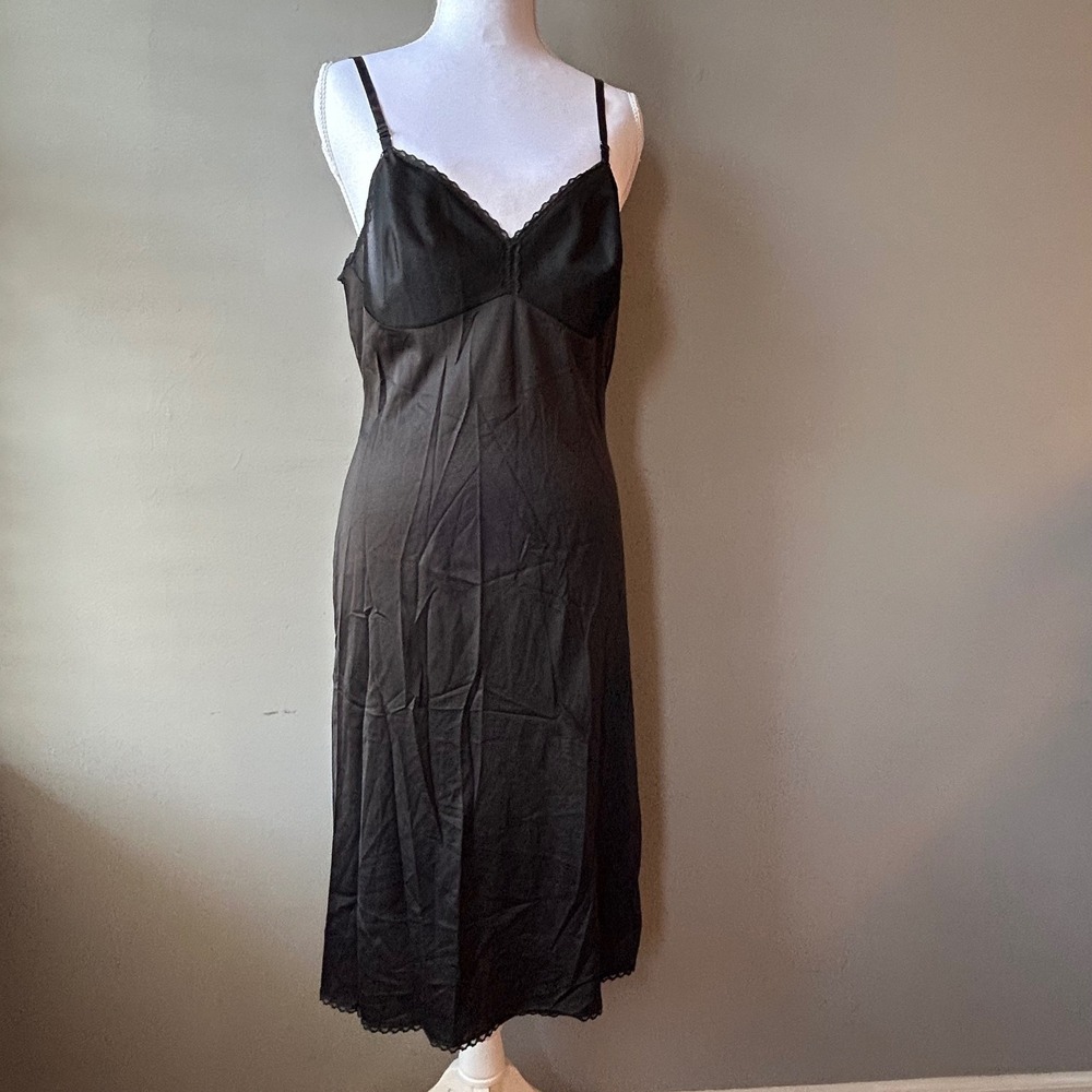 Vintage Vanity Fair Black Full‎ Slip Lace Trim Qiana Antron III Nylon Size 34L